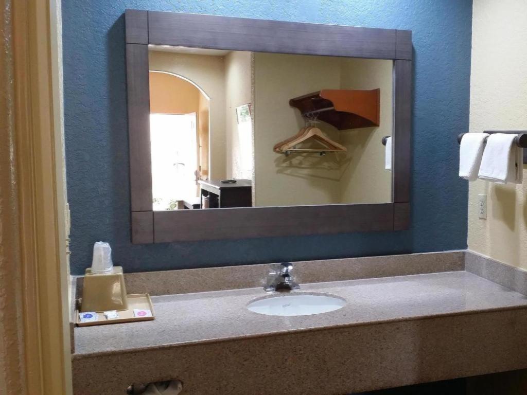 Americas Best Value Inn & Suites Northeast Houston Exteriér fotografie