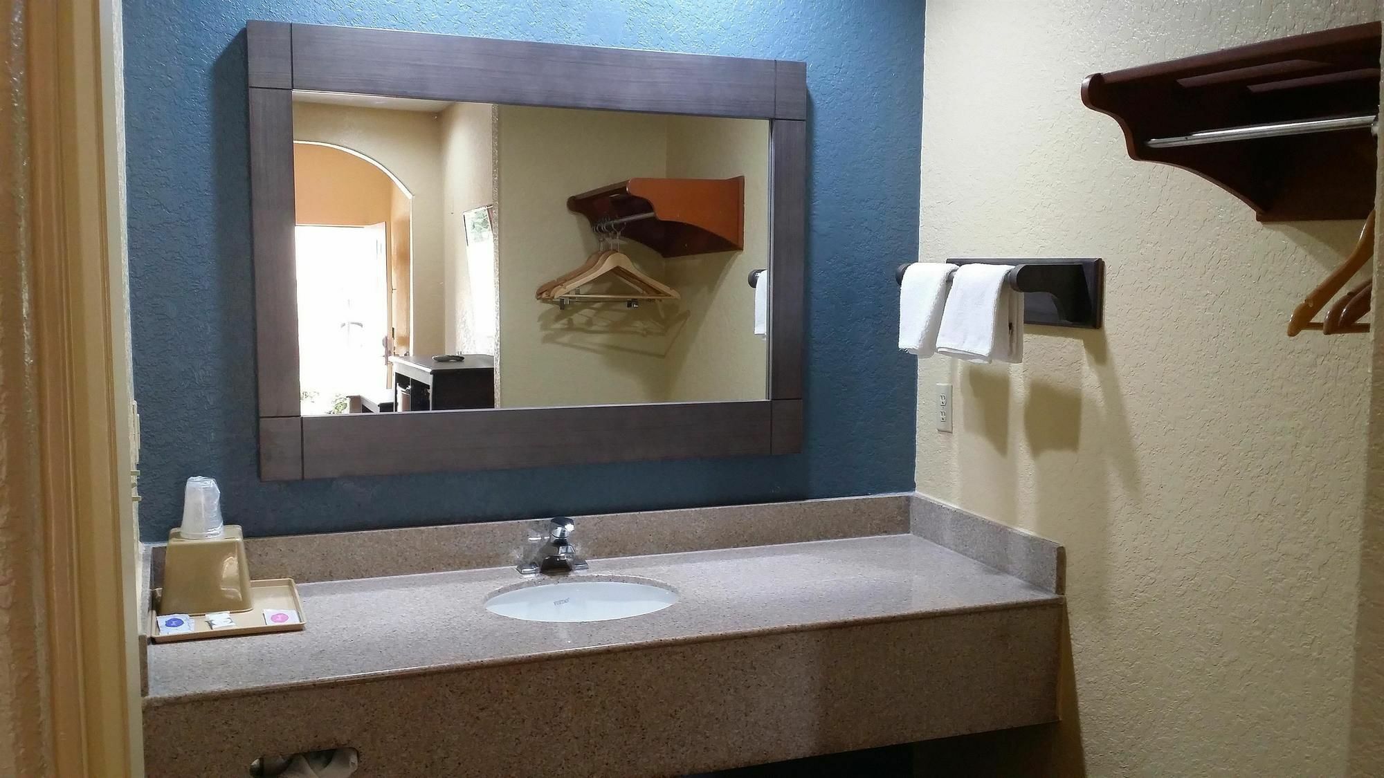 Americas Best Value Inn & Suites Northeast Houston Exteriér fotografie